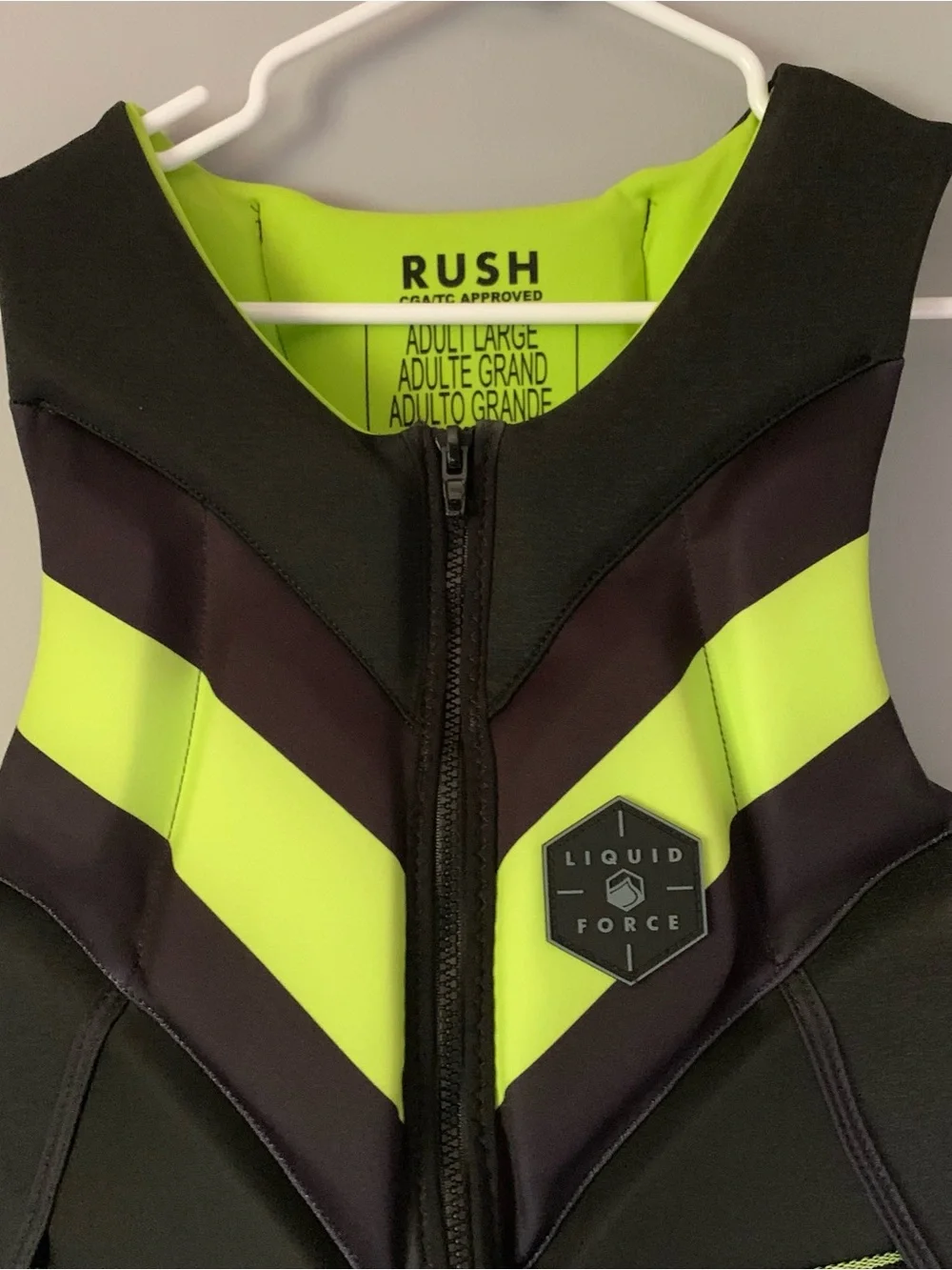 NWOT. LIQUID FORCE Men’s Rush Life Jacket